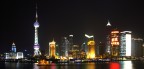 Shanghai lungo il Bund
19 dicembre 2006
Panasonic Lumix FX 01
focale equivalente 28 mm
f 2,8
1 sec
ISO 80
