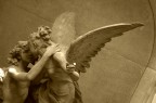 particolare di statua tombale al cimitero monumentale di staglieno (Genova)