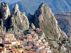 Castelmezzano (POTENZA) Castelmezzano (POTENZA)