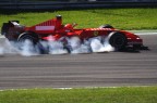 Schumy un attimo "impiccato" alla staccata della 1� variante durante i test F. 1 a Monza del 2006.
