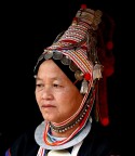 gli Akha sono di origine nepalese e vivono in Tailandia, Laos, Myanmar, Vietnam, Cina