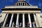 Il capitolio dell'Avana. Una foto come quella di tanti turisti che sono passati di l�. Per� riguardandola un p� mi piace, cos� io ci provo..

A voi i commenti e le critiche