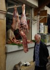 At the butcher in Fes, you can choose your piece of meat At the butcher in Fes, you can choose your piece of meat