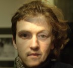 Coscienza dell'inesorabile scorrere del tempo - parziale autoritratto presente e futuro.

Questa, a differenza dell'altra doppia esposizione, la posto tra i lavori grafici un po per non creare altre polemiche un po perch� qui ho lavorato un po di pi� con photoshop scurendo la bocca di una delle due foto (cosa comunque possibilissima in camera oscura, oscurando col ditino o con un cartoncino la zona desiderata).