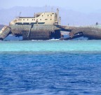 Relitto Addormentato Sui Coralli