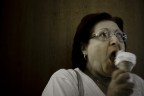 donna con gelato donna con gelato