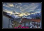 Senza far caso al paesaggio ero sul mio balcone e in un attimo ho deciso di fare una serie di scatti per elaborare un HDR. NOn sono esperto non so ancora bene come regolare i vari settaggi.
Quello che non mi convince � l'efetto grana che esce fuori in certe zone dell'immagine che potrebbe anche essere voluto o gradevole in certi casi ma il problema � che io non riesco a toglierlo quindi mi � imposto.