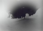 non offenderti x �a bruttezza della foto...vista l'assenza di babbo e mamma ho occupato il bagno con la camera oscura x ben 2 settimane...e vedendo la perseveranza di barbarella e le sue belle macchine FOROgrafiche ho provato ad emularla...ma senza pellicola solo con la carta ILFORD, una scatola di latta, un forellino e del nastro adesivo nero...prime prove...ABBIATE PIETA' DI ME!!!

3 sec esposiz

Matteo