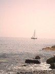 barca a vela all'orizzonte barca a vela all'orizzonte