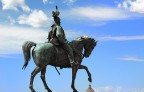 Il Cavaliere marcia sul Vaticano Il Cavaliere marcia sul Vaticano