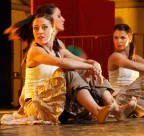 A teatro. A teatro.