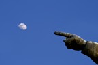 ...il dito e la luna... ...il dito e la luna...