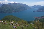 uno scatto panoramico del mio amato Lago di Como,visto dal Rifugio Menaggio,autentico e bellissimo balcone.Vista dove il lago si divide nella sua inconfondibile y rovesciata,il paese della punta è il famoso Bellagio sullo sfondo il ramo di Lecco