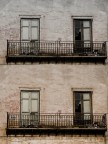 Lo so tecnicamente non � per niente una bella foto. Si tratta, infatti, di un solo balcone che ho copiato ed incollato e poi "fuso" in PS. Personalmente mi � piaciuta l'idea del colore che va a degradare in BN. Ciao