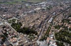 Ho scattato questa foto dal mio aereo ma non riesco a capire di che citt� si tratta. Chiedo aiuto se qualcuno la riconosce. Presumo sia tra la puglia e l'emilia romagna
