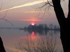 Tramonto sul lago di Mantova - Gennaio 2001 - Purtroppo la qualit� non � un granch� ma � stata scattata con una HP ..... lasciamo perdere!!!!