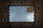 A siena col naso all'insų A siena col naso all'insų