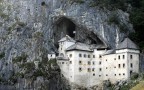 Il castello di Lueghi (Postumia - Slovenia) Il castello di Lueghi (Postumia - Slovenia)
