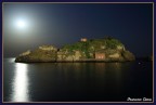 La Luna illumina l'Isola Lachea La Luna illumina l'Isola Lachea