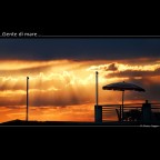 ...che se ne va
dove gli pare
dove non sa.
Noi prigionieri in questa citta'
viviamo sempre di oggi e di ieri
inchiodati dalla realta'...


...VIA LIBERA A SUGGERIMENTI E CRITICHE...

FOTOCAMERA Nikon D80 & Nikkor AF-S VR 18-200/3,5-5,6 G IF-ED
FOCALE 200mm
TEMPO 1/800
DIAFRAMMA 5,6
ISO 250
POST Sviluppo NEF, curve, contrasto, correzione colore selettiva, brucia/scherma, cornice.
LUOGO Lido di Camaiore (LU)