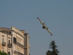 Esibizione di un Canadair della protezione civile durante la festa dell'aereonautica militare.
Siracusa, 9 Luglio 2005