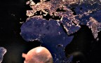 La Luna sorge sull'Africa