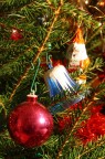 Pallina e campanella sull'albero Pallina e campanella sull'albero