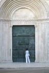 Appena fuori, dentro la porta Appena fuori, dentro la porta