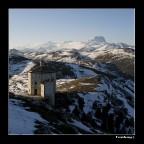 Chiesa di S. Maria della Piet� a pochi passi dal castello dove hanno girato Lady Hawk, sullo sfondo il Gran Sasso!