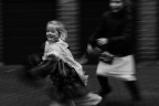 Bambina che corre Bambina che corre