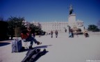 Madrid, di fronte al Palacio Real.
20mm+pellicola Fujichrome Provia 400F (sovraesposta per errore umano).