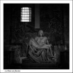 La Piet� con finestra