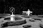 Giardino all'italiana con donna olandese Giardino all'italiana con donna olandese