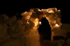 Borca di Cadore, questo capodanno...

siccome la materia prima c'era, abbiamo deciso di fare un igloo, e l'illuminazione a festa, penso proprio che donasse...


ogni commento � gradito !