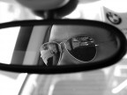 Foto scattata durante un viaggio catturando il soggetto dalla specchietto retrovisore dell'auto.
La cosa curiosa � che l'auto � una mini cooper (del quale si pu� vedere il cruscotto riflesso nell'occhiale) e sullo sfondo si vede chiaramente una bandiera di una concessionaria bmw (quando si dice il caso!)
