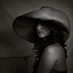 studio con luce flash.

consigli graditi.

SL66 e FP4.