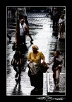 Piove, si torna a casa... Piove, si torna a casa...