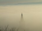 La nebbia cela perugia e tutta la vallata sottostante.