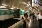 Aspettando la metro a parigi