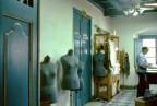 Lo splendido laboratorio di sartoria di un vecchio artigiano..
Scansione di diapositiva Ektacrome 64 _