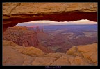 Questa foto � stata presa nel punto panoramico di Mesa Arch, nel parco nazionale di Canyonlands (Utah).
Si arriva a questo spettacolare arco con un breve Trail di 1 Km circa.