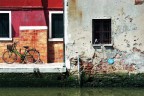 Vecchi muri con bicicletta Vecchi muri con bicicletta