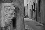 Fontana nel borgo di Toirano Fontana nel borgo di Toirano