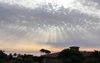 il sole nascosto dalle nuvole il sole nascosto dalle nuvole