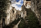 Craco � un comune di 774 abitanti della provincia di Matera. Il centro storico, negli anni sessanta, ha conosciuto un'evacuazione che lo ha reso una vera e propria citt� fantasma. Questo fenomeno ha contribuito comunque a rendere particolare l'abitato di Craco, che per tale caratteristica � stato scelto come set cinematografico di vari film.