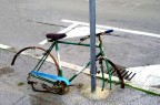 la bici , il palo e il lucchetto... la bici , il palo e il lucchetto...