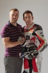 da un servizio fotografico eseguito per Troy Bayliss.
Io e lui a fine sessione per gli sponsor