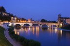 iso 100
f13
30 sec

foto del ponte pietra di verona.
Ho aspettato a scattare dopo il tramonto. L'ho leggermente sovraesposta in post perch� mi sembrava troppo scura.. cosa ne pensate?
Suggerimenti e critiche sempre ben accetti