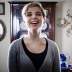 Con la 40D e il 17 40 a f/4, 1/200 iso 200

Due flash dietro di lei riflessi su un panello sopra di me.

Spero vi piaccia..!