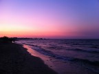 Un tramonto rosso cala sulla spiaggia, uno scatto per ricordarlo...